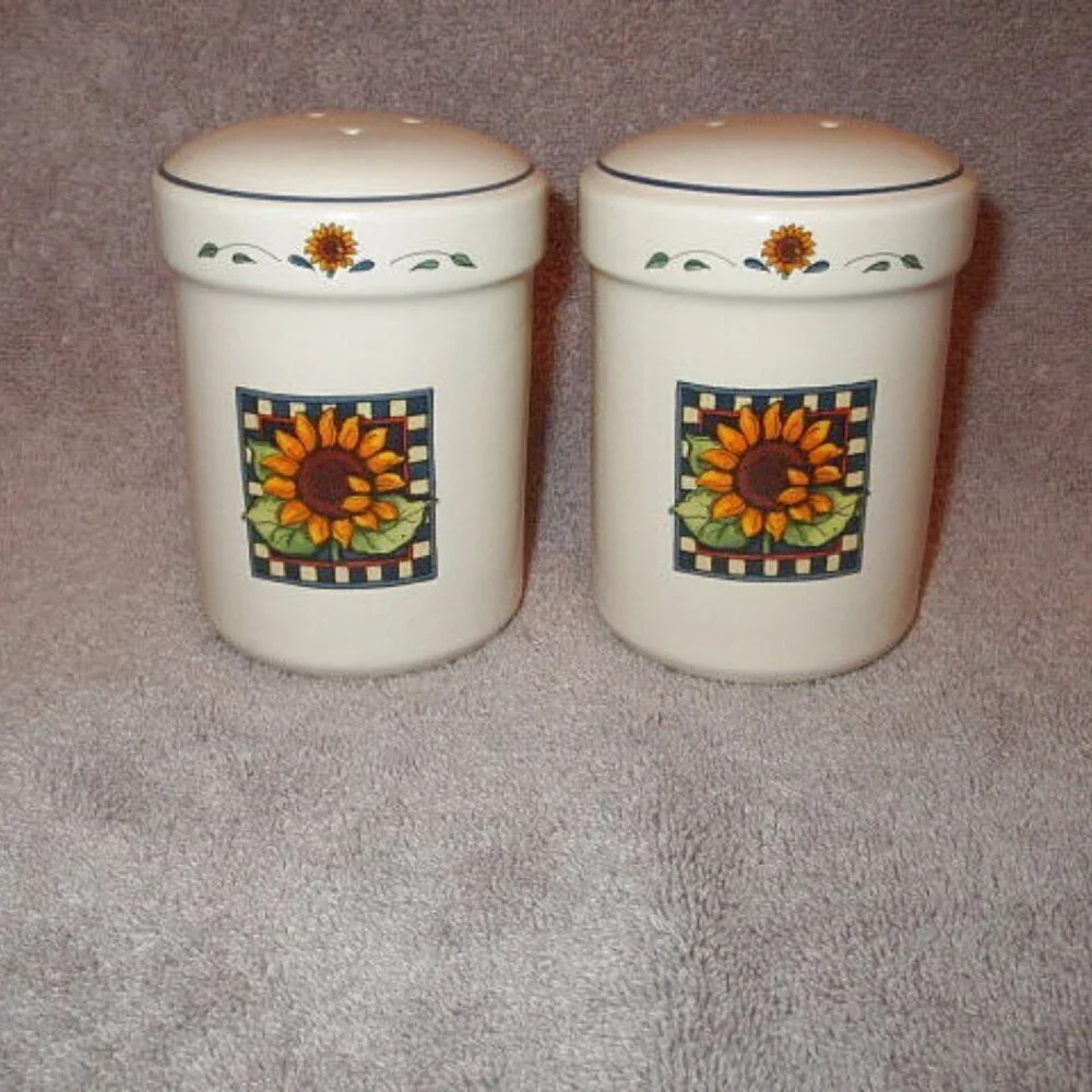 Vtg Sunflower Salt & Pepper Shakers 4